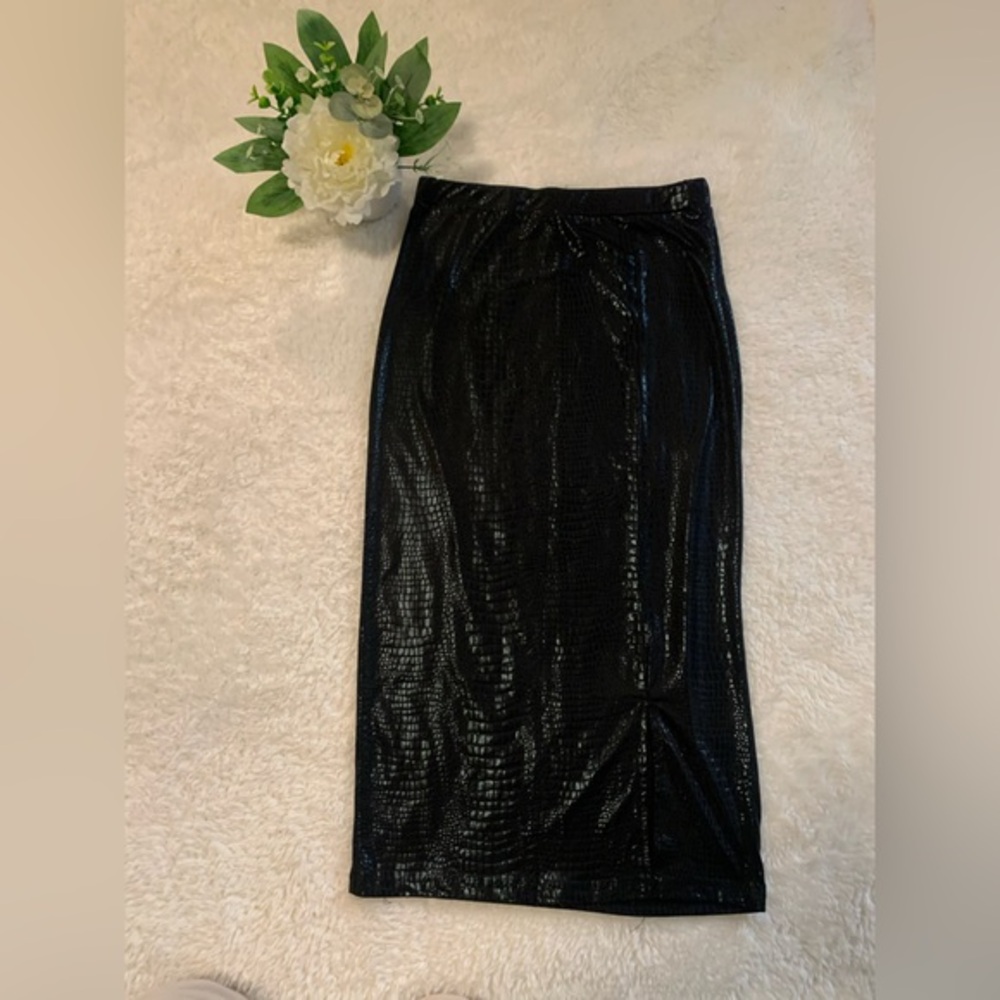 SHEIN Black Croc-Embossed pencil skirt